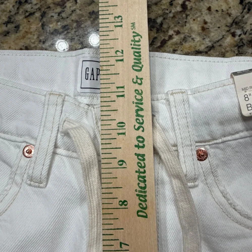 NEW Gap Womens 90s Loose Bermuda Shorts Mid Rise White Denim Raw Hem Size 0 ws